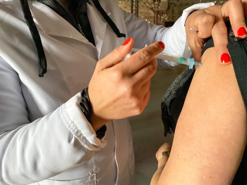 Aplicação da segunda dose da Pfizer em Bento ocorre na semana que vem.