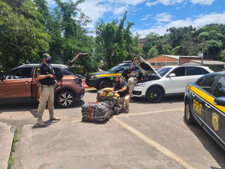 PRF prende quadrilha com quase 60 quilos de skunk em Caxias do Sul.