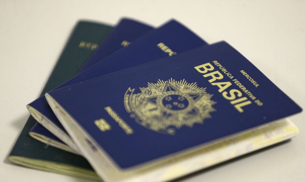 Brasil permitirá acesso de ucranianos a passaporte humanitário.